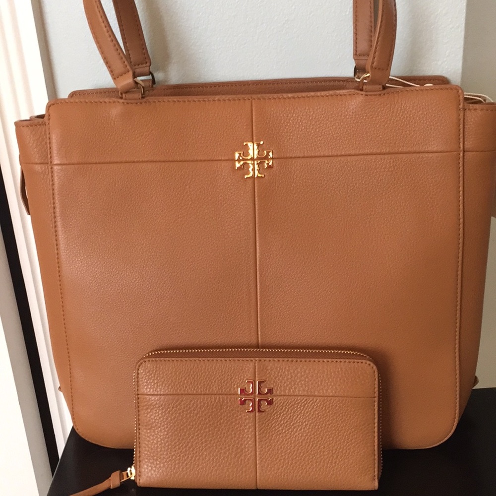 Tory Burch Ivy Side-Zip tote in the color Bark - Picture 8 of 8